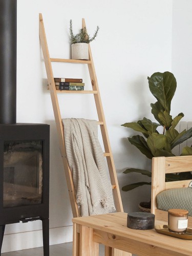 Scala decorativa in legno GOI | LUFE