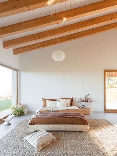 Lit au sol MENDI 140 cm style tatami japonais en bois | LUFE