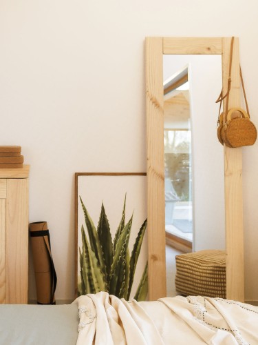 Espejo de pie con marco de madera | LUFE