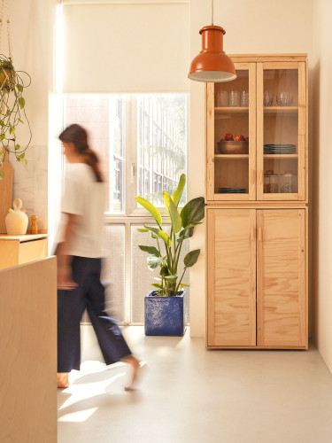 Vitrina alacena alta de madera natural | LUFE