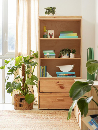 Estante de livros em madeira com gavetas integradas | LUFE