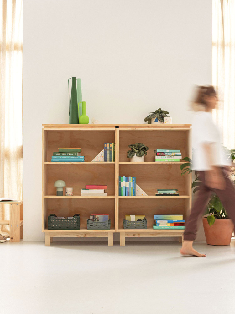 Estantería baja de madera natural con patas | LUFE 2