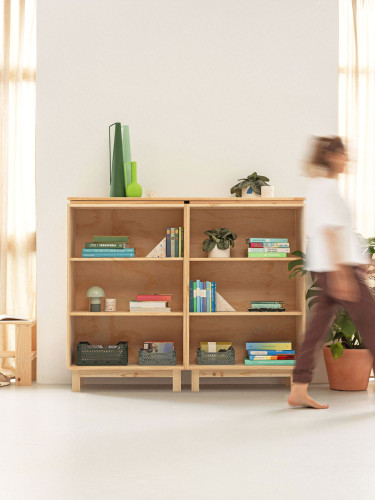 Estantería baja de madera natural con patas | LUFE