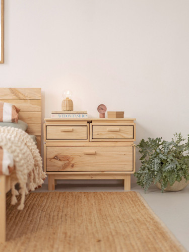 Comodino in legno con 3 cassetti 78x62 LIBE | LUFE