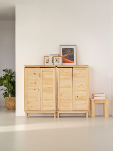 Armadio credenza doppia in legno con gambe e ripiani | LUFE
