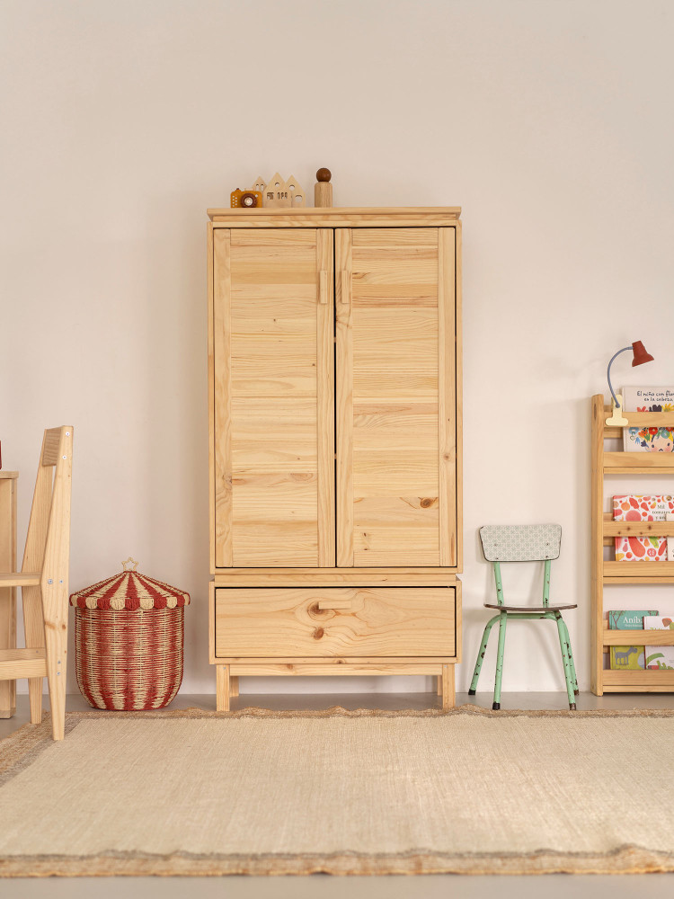 Armoire basse en bois naturel avec pieds et tiroir | LUFE 2