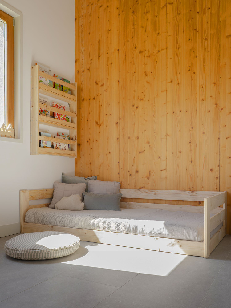 Cama infantil Montessori 105 em madeira de pinho | LUFE 2
