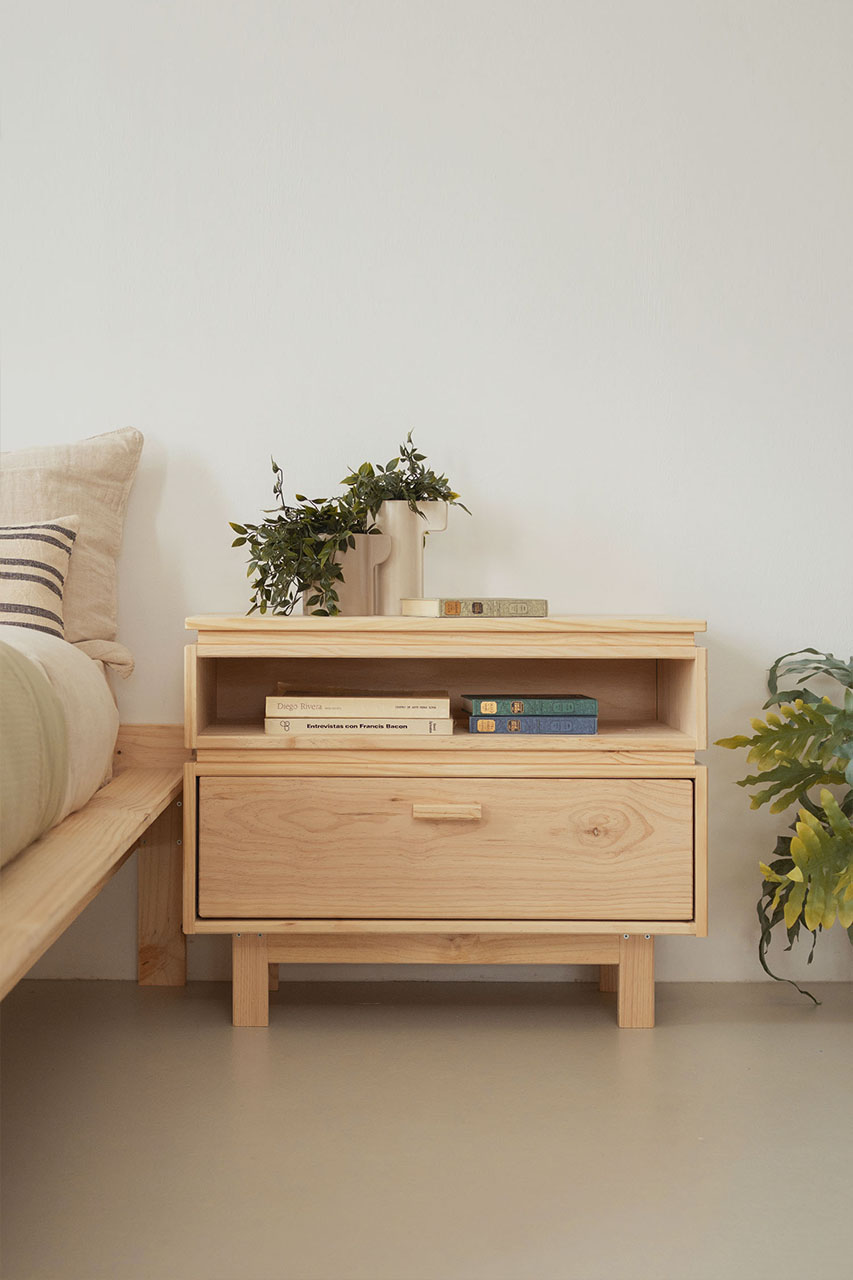 Imagen de ambiente 1 para:Mesita de noche de diseño de madera natural