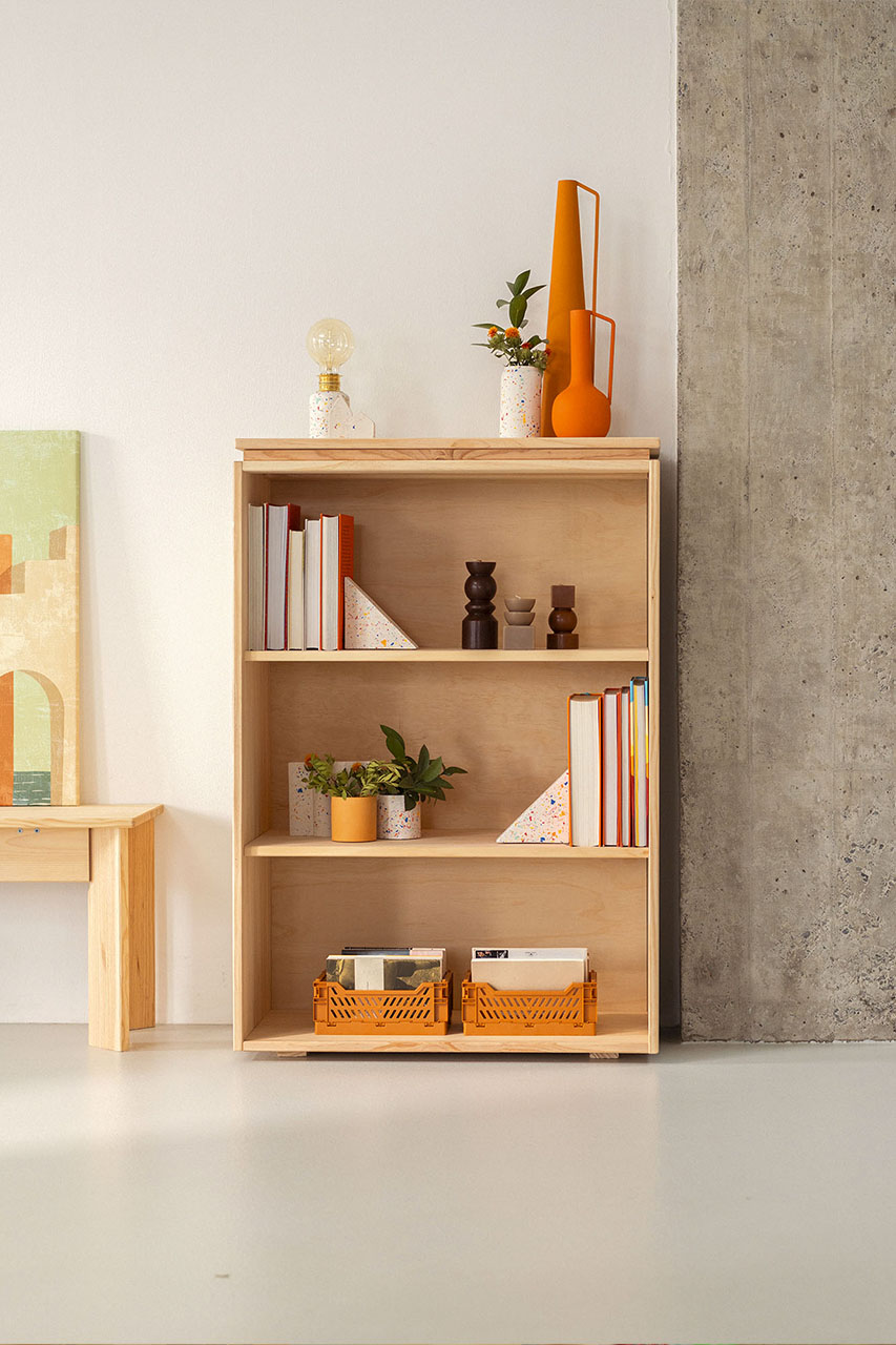 Imagen de ambiente 1 para:Estantería baja de madera natural