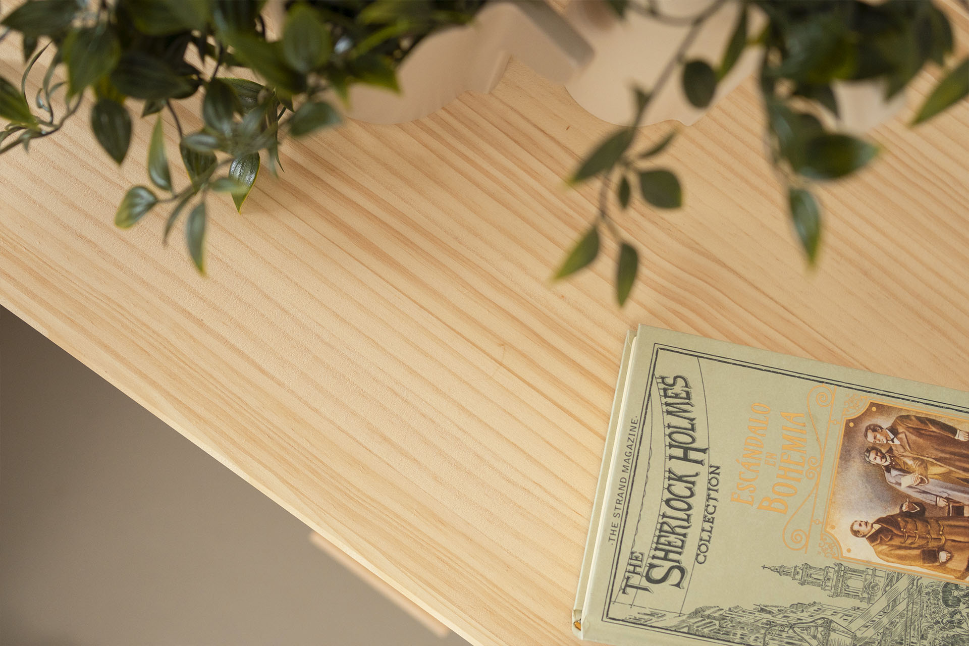 Imagen de ambiente 2 para:Mesita de noche de madera natural con cajón