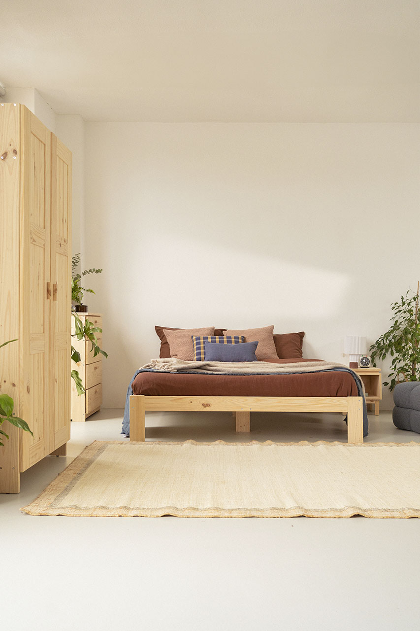 Imagen de ambiente 2 para:Cama de matrimonio de madera natural