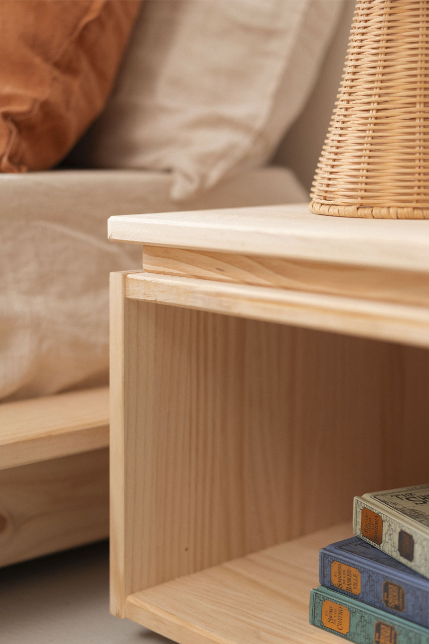 Imagen de ambiente 3 para:Mesita de noche de diseño de madera natural