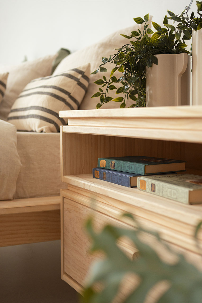 Imagen de ambiente 4 para:Mesita de noche de madera natural y ecológica
