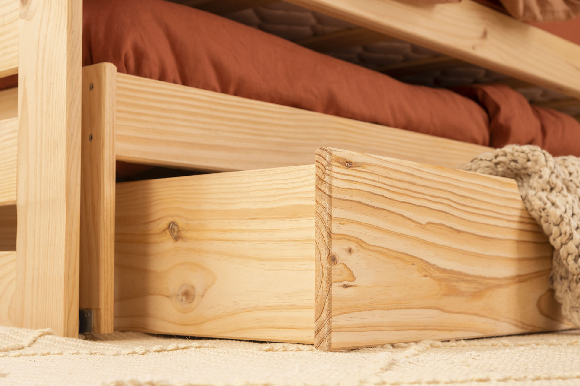 Imagen de ambiente 3 para:Cama nido con cajones de madera natural