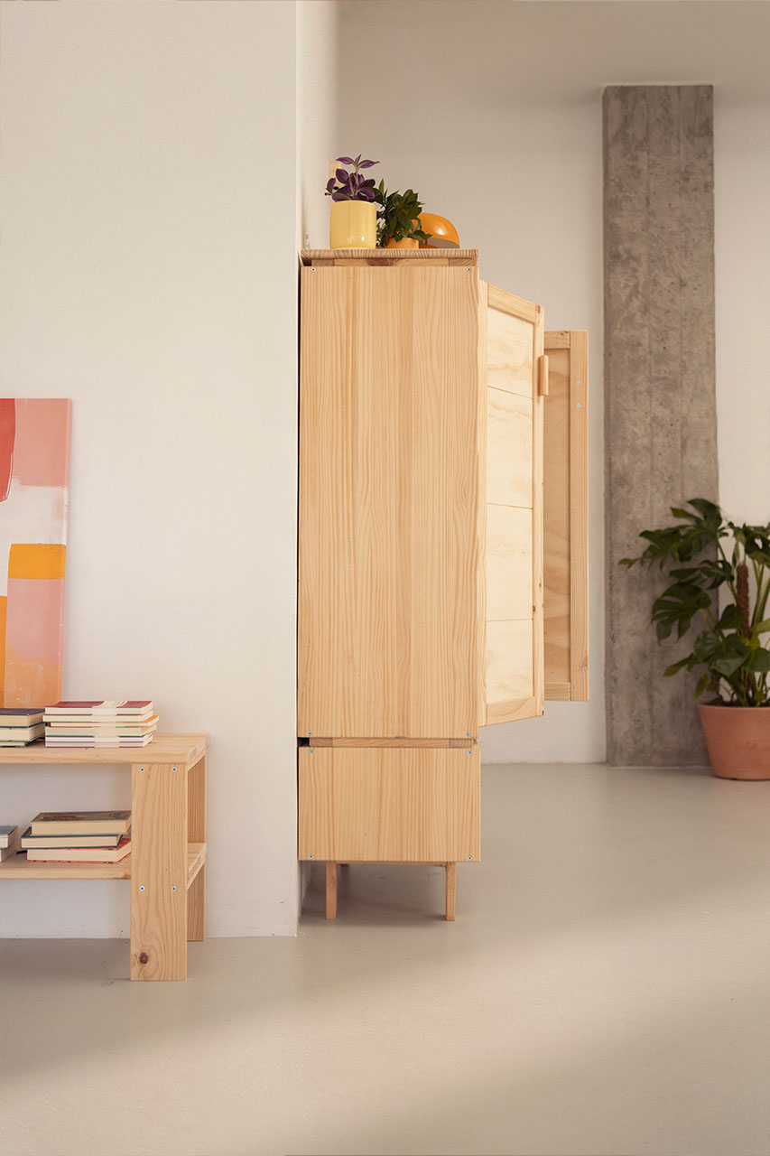 Imagen de ambiente 3 para:Armario zapatero para el recibidor de madera natural