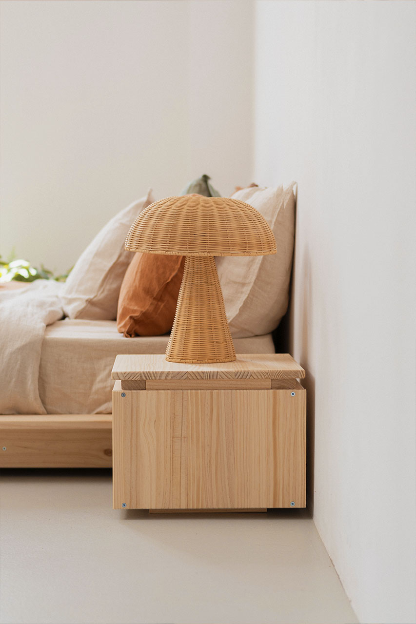 Imagen de ambiente 3 para:Mesita de noche con hueco para libros de madera natural