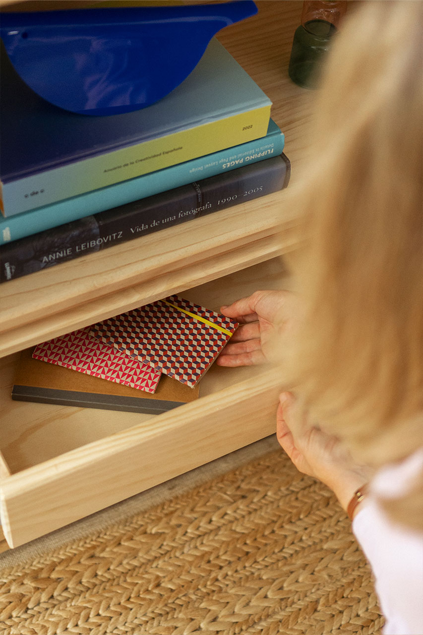 Imagen de ambiente 5 para:Estantería librería baja de madera natural