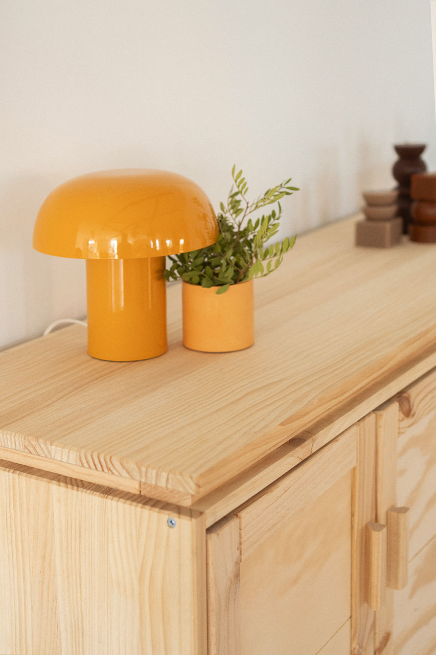 Imagen de ambiente 5 para:Armario bajo de madera natural con librería