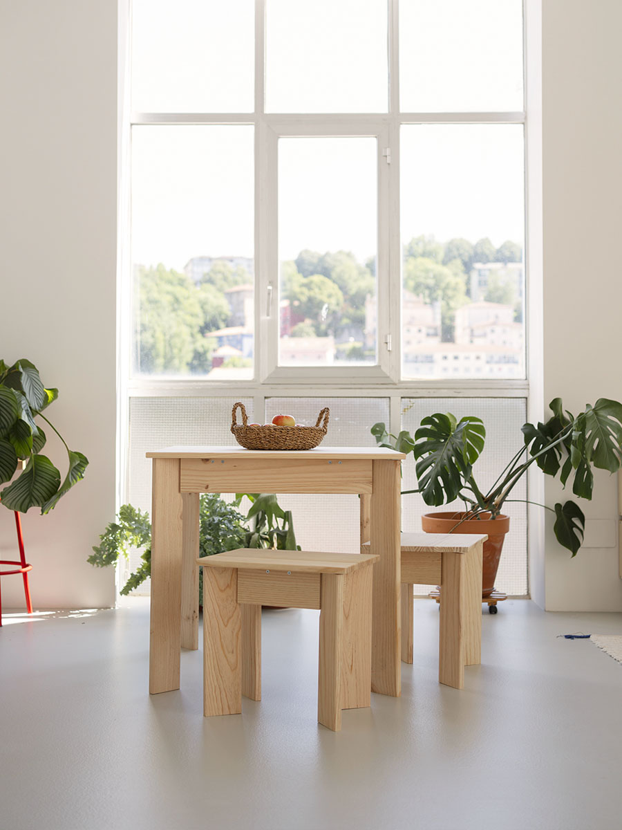 Tables, chaises et bancs de salle &agrave; manger