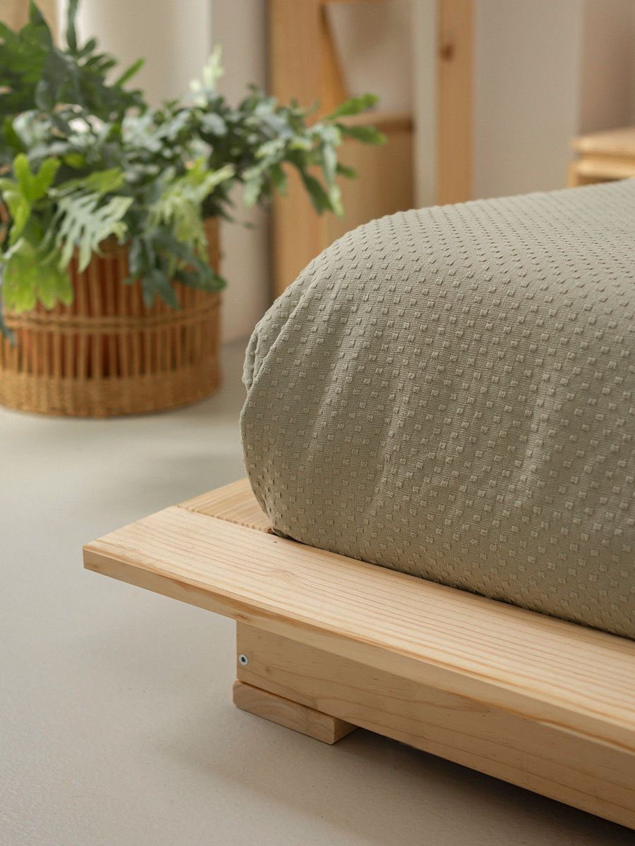 Lits en bois naturel d'inspiration japonaise